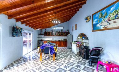 casa en venta en lujan centro calle zitarrosa y av f. beschtedt