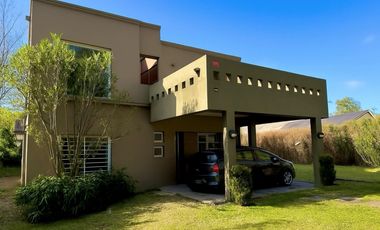 casa en venta en lujan las casuarinas