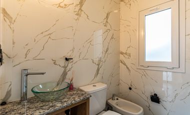 Casa a estrenar de 5 ambientes en venta  en Everlinks Golf