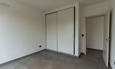 Casa a estrenar de 5 ambientes en venta  en Everlinks Golf