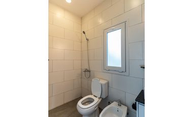 Casa a estrenar de 5 ambientes en venta  en Everlinks Golf