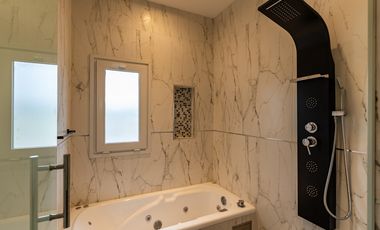 Casa a estrenar de 5 ambientes en venta  en Everlinks Golf