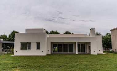 Casa a estrenar la venta en barrio cerrado La Concepcion country club