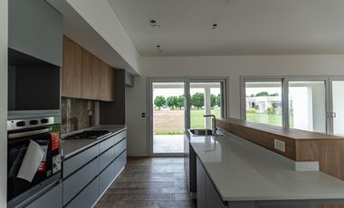 Casa a estrenar la venta en barrio cerrado La Concepcion country club