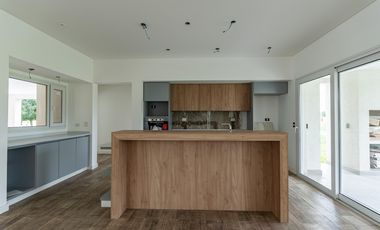 Casa a estrenar la venta en barrio cerrado La Concepcion country club