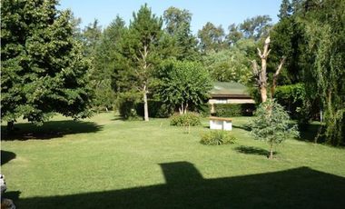 Casa quinta a la venta con casa de huéspedes y departamento de servicio