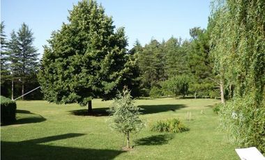 Casa quinta a la venta con casa de huéspedes y departamento de servicio