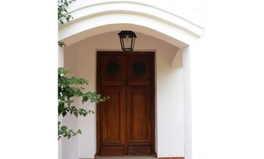 Casa quinta a la venta con casa de huéspedes y departamento de servicio