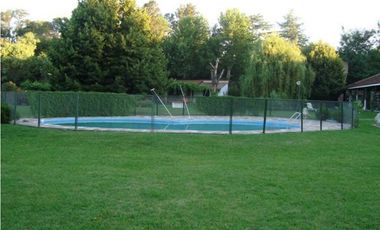 Casa quinta a la venta con casa de huéspedes y departamento de servicio