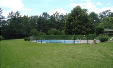 Casa quinta a la venta con casa de huéspedes y departamento de servicio