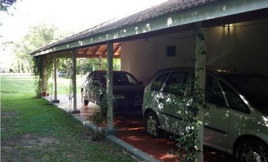 Casa quinta a la venta con casa de huéspedes y departamento de servicio