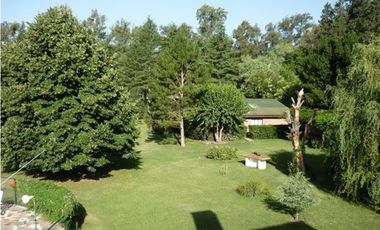 Casa quinta a la venta con casa de huéspedes y departamento de servicio