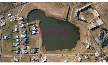 Terreno central en  venta en barrio cerrado los juncos J12