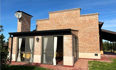 Casa quinta de 1 hectarea a la venta en mercedes