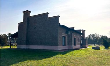 Casa quinta de 1 hectarea a la venta en mercedes