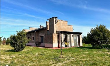 Casa quinta de 1 hectarea a la venta en mercedes