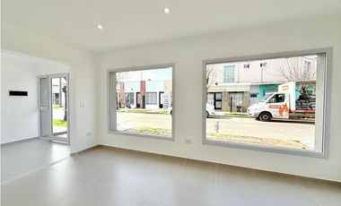 Local a estrenar en venta en lujan centro