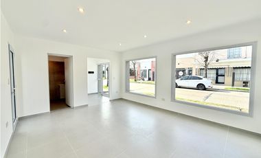 Local a estrenar en venta en lujan centro