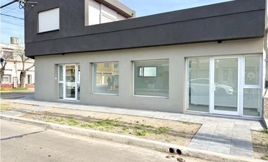 Local a estrenar en venta en lujan centro