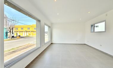Local a estrenar en venta en lujan centro