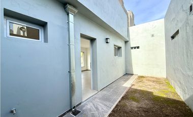 Local a estrenar en venta en lujan centro