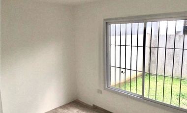 departamento duplex 3 ambientes en venta en lujan planta baja con patio y cochera apto credito