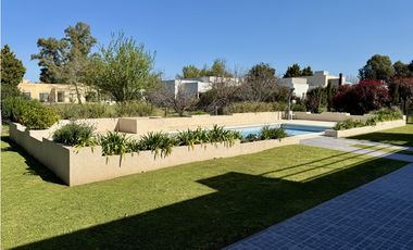 Casa en venta en barrio cerrado lomas de san antonio lujan