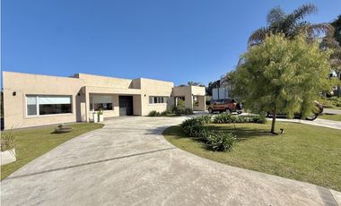 Casa en venta en barrio cerrado lomas de san antonio lujan