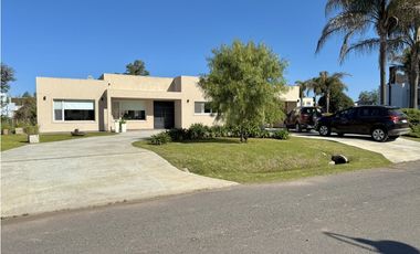 Casa en venta en barrio cerrado lomas de san antonio lujan