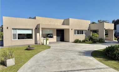 Casa en venta en barrio cerrado lomas de san antonio lujan