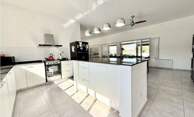 Casa en venta en barrio cerrado lomas de san antonio lujan