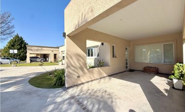 Casa en venta en barrio cerrado lomas de san antonio lujan