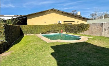 casa de 5 ambientes en venta en lujan centro con patio pileta y cochera