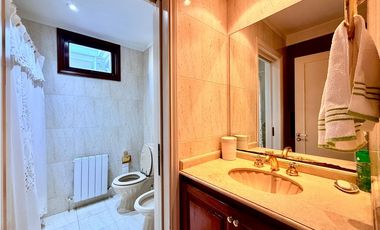 casa de 5 ambientes en venta en lujan centro con patio pileta y cochera