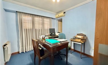 casa de 5 ambientes en venta en lujan centro con patio pileta y cochera