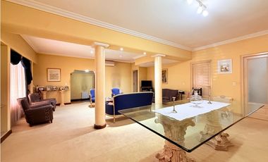 casa de 5 ambientes en venta en lujan centro con patio pileta y cochera