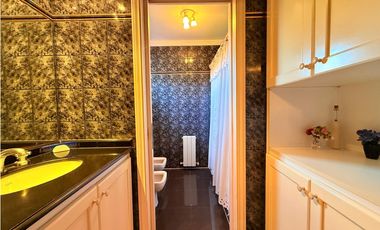 casa de 5 ambientes en venta en lujan centro con patio pileta y cochera