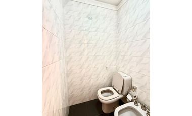 casa de 5 ambientes en venta en lujan centro con patio pileta y cochera