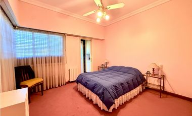 casa de 5 ambientes en venta en lujan centro con patio pileta y cochera