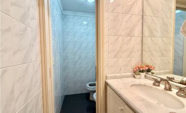 casa de 5 ambientes en venta en lujan centro con patio pileta y cochera