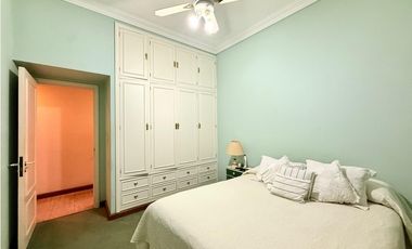 casa de 5 ambientes en venta en lujan centro con patio pileta y cochera