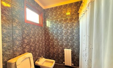 casa de 5 ambientes en venta en lujan centro con patio pileta y cochera