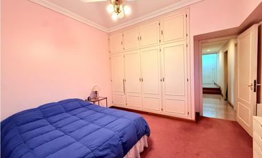 casa de 5 ambientes en venta en lujan centro con patio pileta y cochera