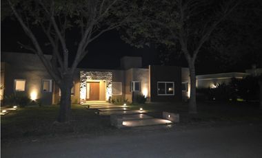 casa en venta de 3 ambientes con pileta y fondo a espacio verde en haras san pablo UF  118