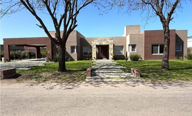 casa en venta de 3 ambientes con pileta y fondo a espacio verde en haras san pablo UF  118