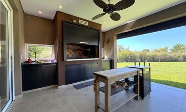 casa en venta de 3 ambientes con pileta y fondo a espacio verde en haras san pablo UF  118