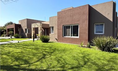 casa en venta de 3 ambientes con pileta y fondo a espacio verde en haras san pablo UF  118