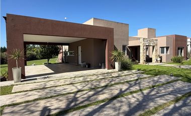 casa en venta de 3 ambientes con pileta y fondo a espacio verde en haras san pablo UF  118
