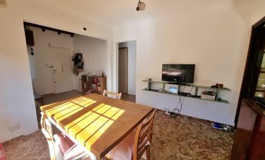 Chalet en PH 3 ambientes con entrada p/ autos - Soler y C. de Dolores