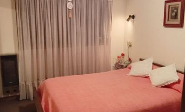 Casa sobre dos lotes en Jose Marmol